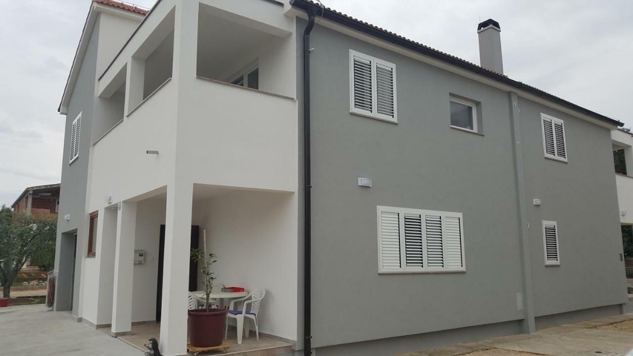Apartments Mica Vrsi Exterior photo